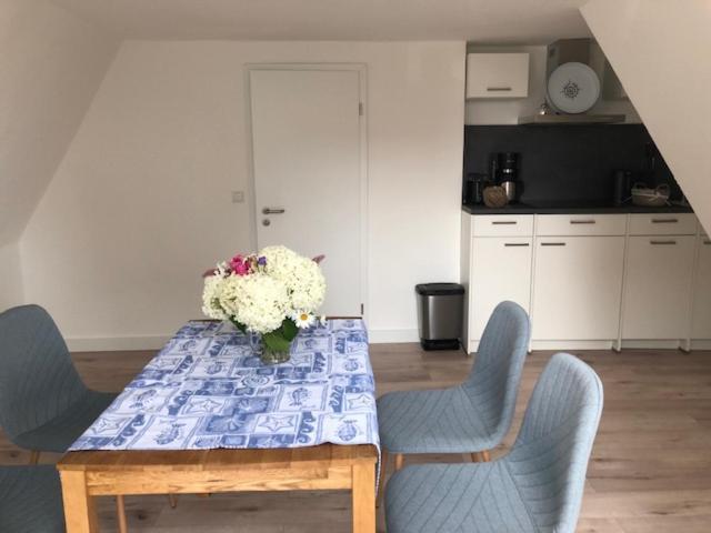 Die Graefin Auf Ruegen - Ferienappartements Parchtitz Bagian luar foto